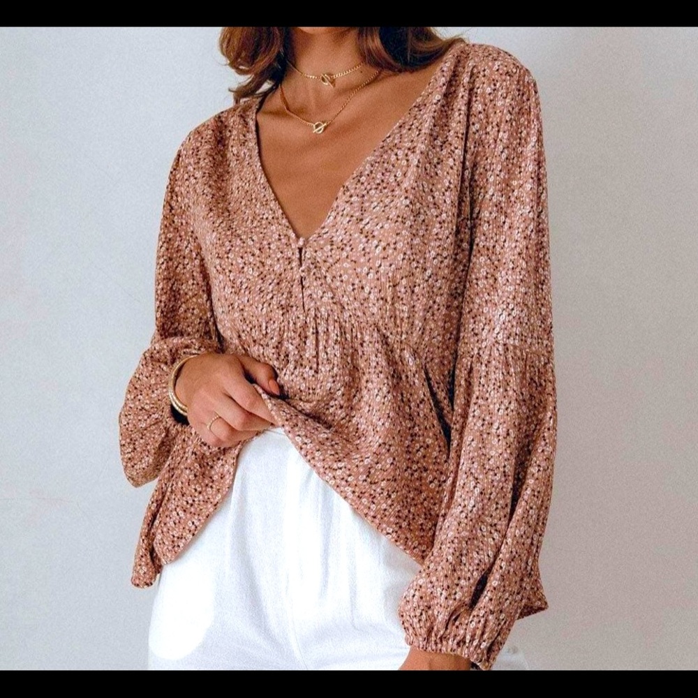 Blush floral top by Aura The Label. Size S but runs a little large. - Picture 1 of 2